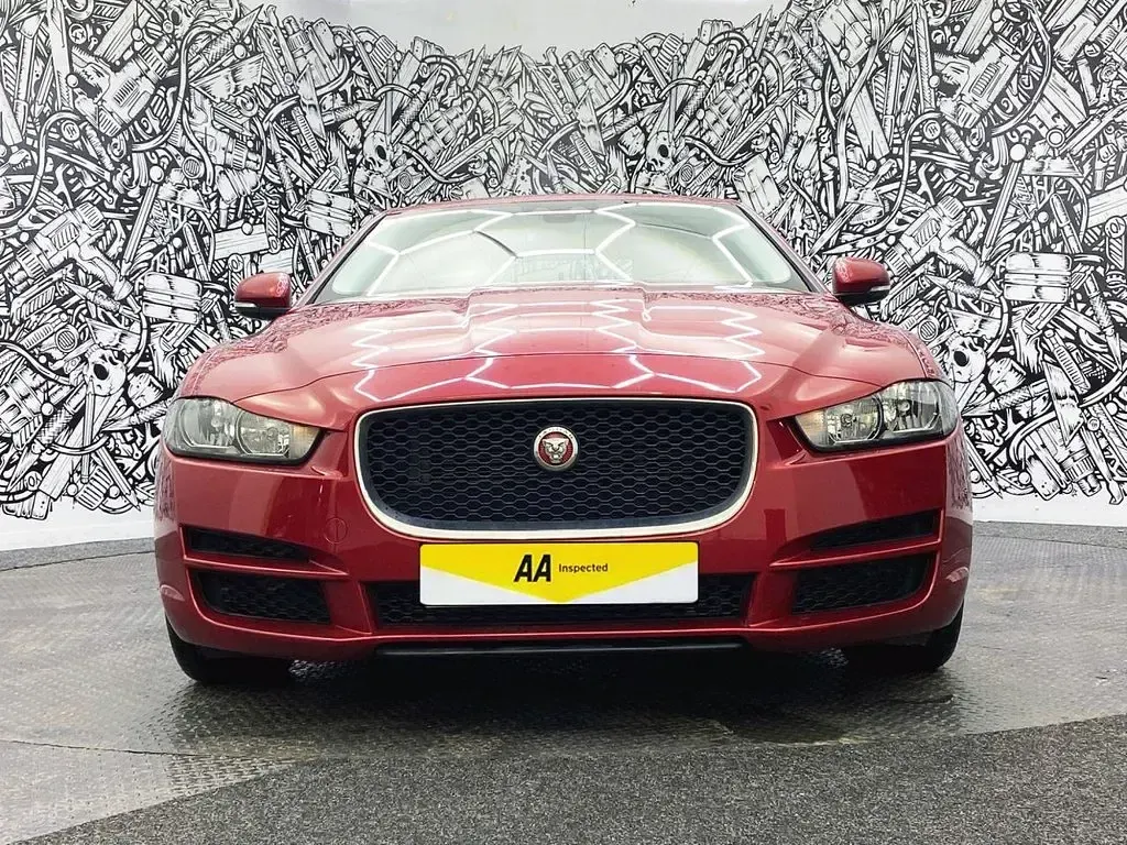 Used Jaguar XE Prestige 240 HP (176 kW) 2017 Red Sedan