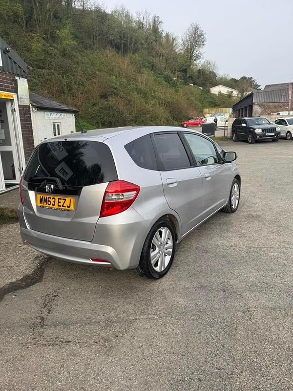 Begagnad Honda Jazz ES 99 HK (72 kW) 2013 Silver Halvkombi