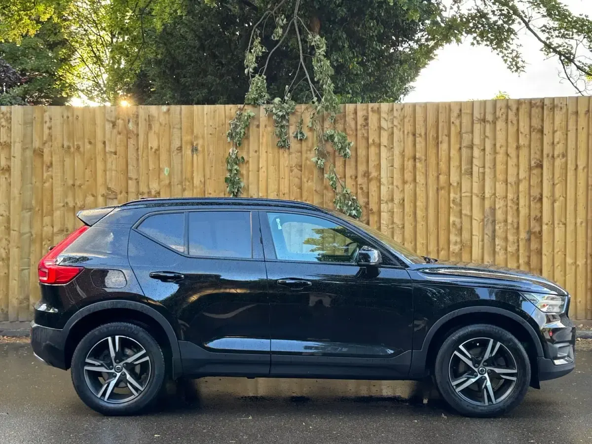 Used Volvo XC40 R-Design 2019 Black SUV