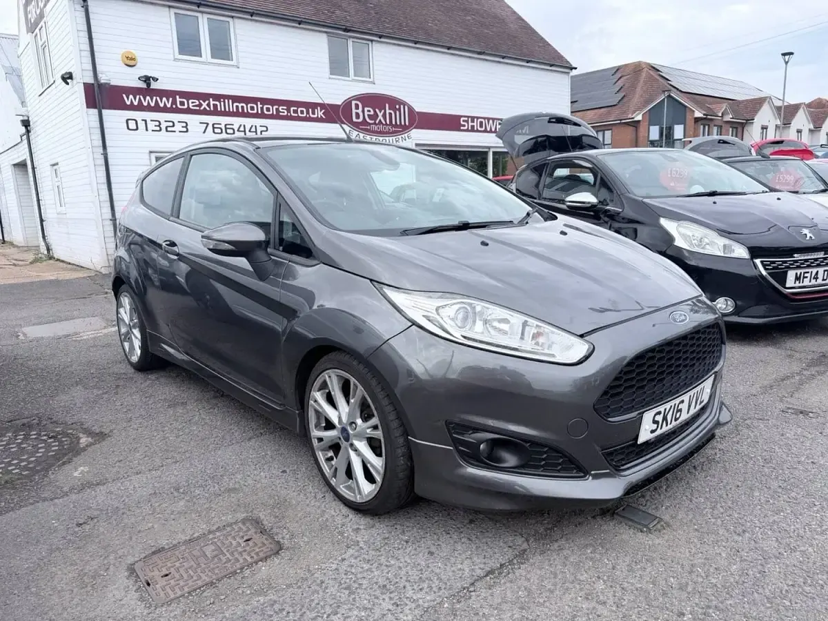 Used Ford Fiesta Zetec 123 HP (90 kW) 2016 Grey Hatchback