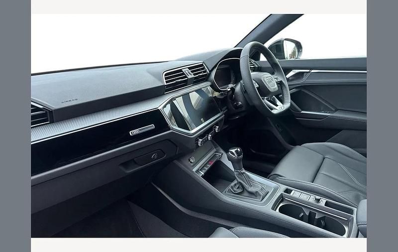 Usado Audi Q3 Black Edition 150 CV (110 kW) 2025 Negro SUV