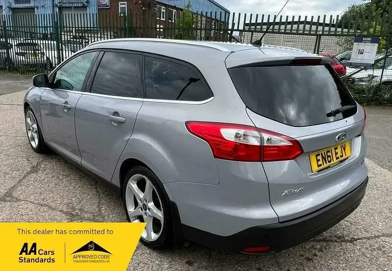 Begagnad Ford Focus Titanium X 115 HK (84 kW) 2012 Silver Kombi