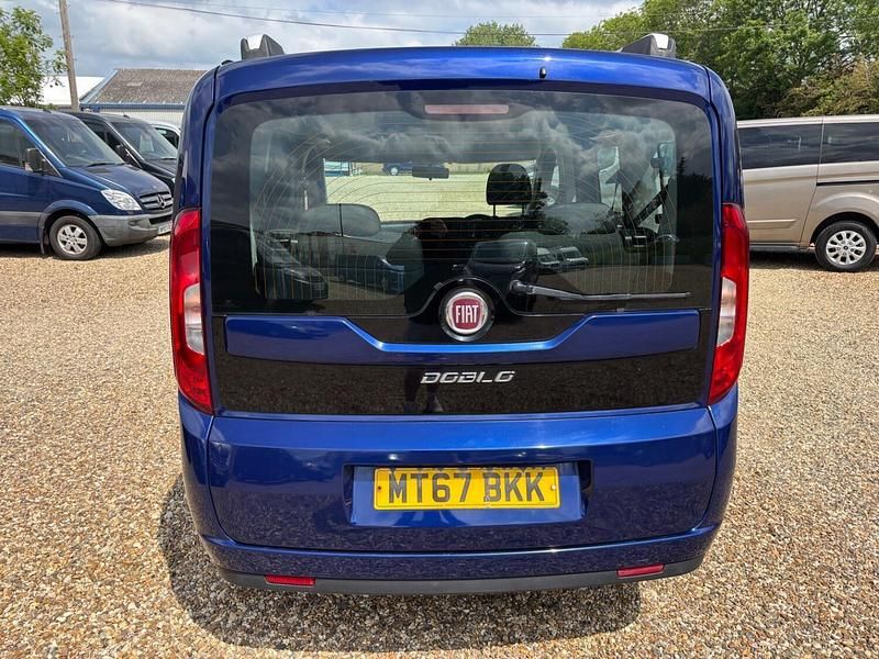 Used Fiat Doblò Easy 95 HP (69 kW) 2018 Blue MPV