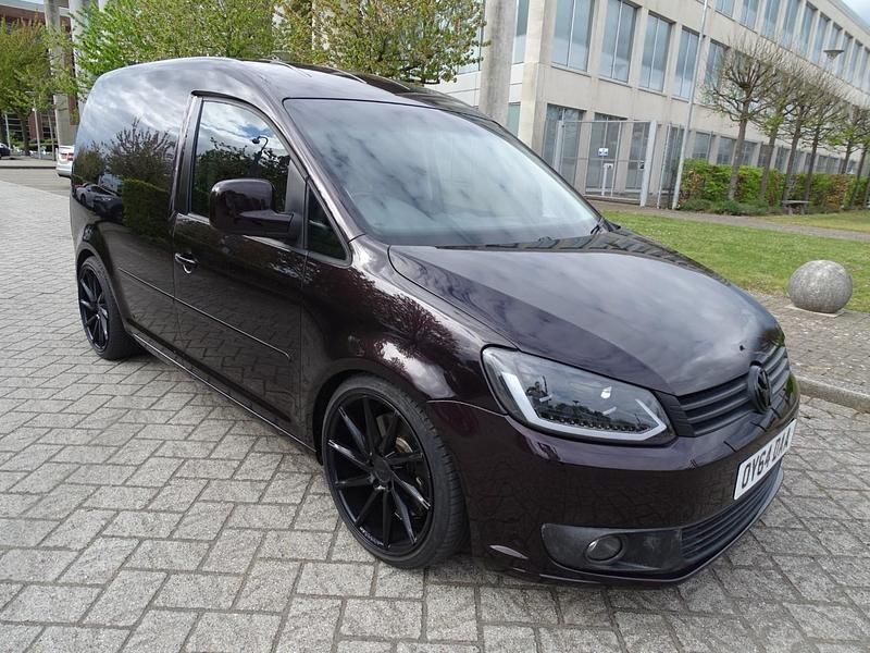 Usado VW Caddy Highline 140 HP (102 kW) 2014 Roxo Monovolume