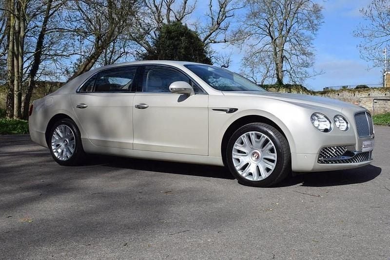 Used Bentley Flying Spur 500 HP (367 kW) 2014 Cream Sedan