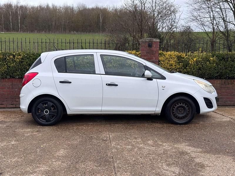 Used Vauxhall Corsa S 2011 White Hatchback