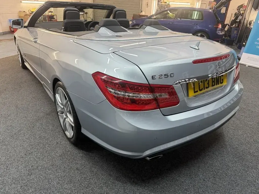 Usado Mercedes E250 2013 Prateado Cabrios