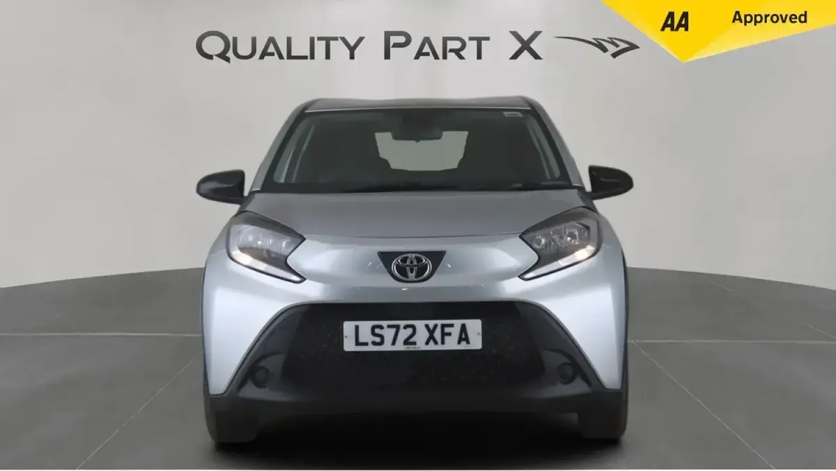 Used Toyota Aygo X PURE 72 HP (52 kW) 2022 Silver SUV