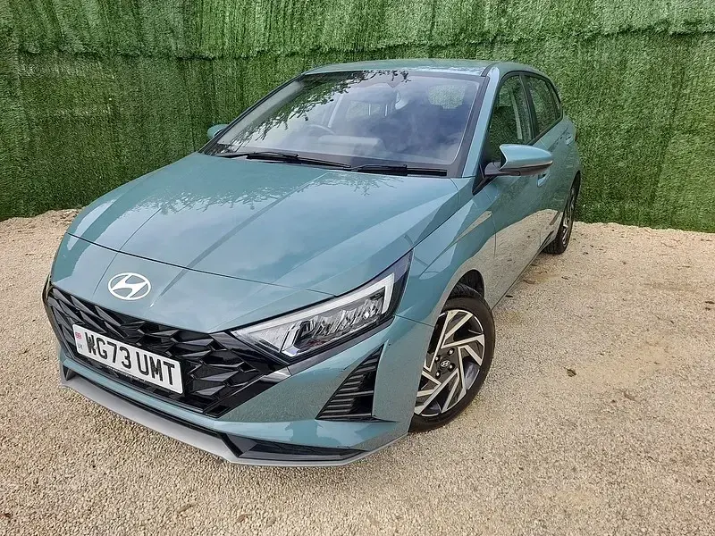 Used Hyundai i20 Advanced 100 HP (73 kW) 2023 Green Hatchback