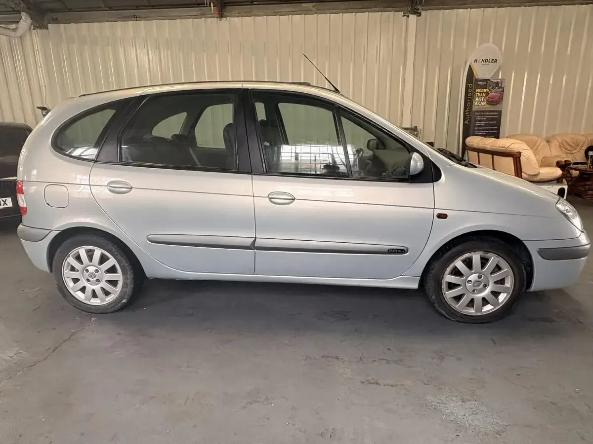 Used Renault Mégane Privilege 2002 Grey MPV
