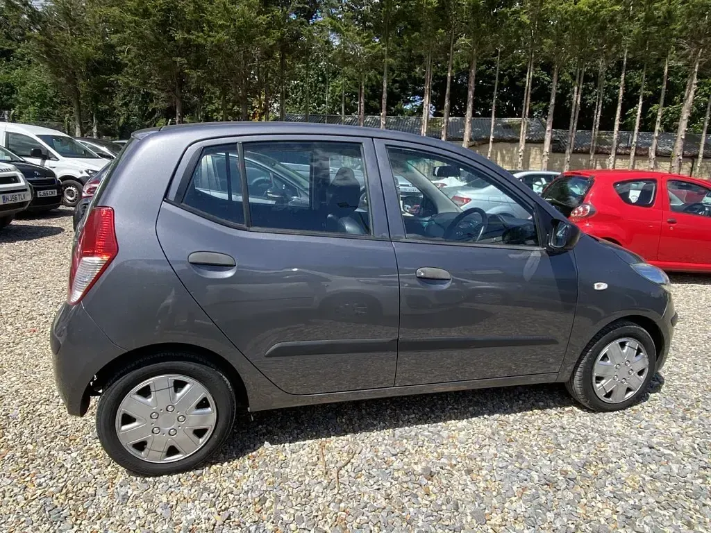 Used Hyundai i10 Classic 78 HP (57 kW) 2010 Grey Hatchback