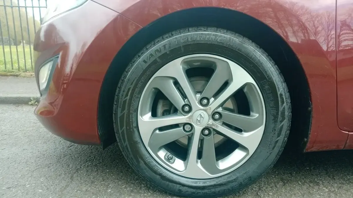 Second-hand Hyundai i30 SE 100 CP (73 kW) 2016 Roșu Hatchback