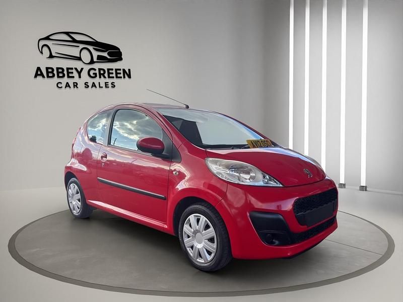 Used Peugeot 107 Active 68 HP (50 kW) 2012 Red Hatchback