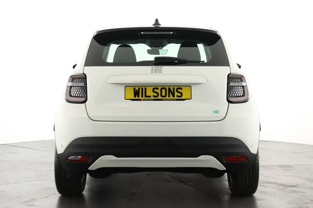 New Fiat 600 Red 114 kW (156 HP) 2026 White SUV