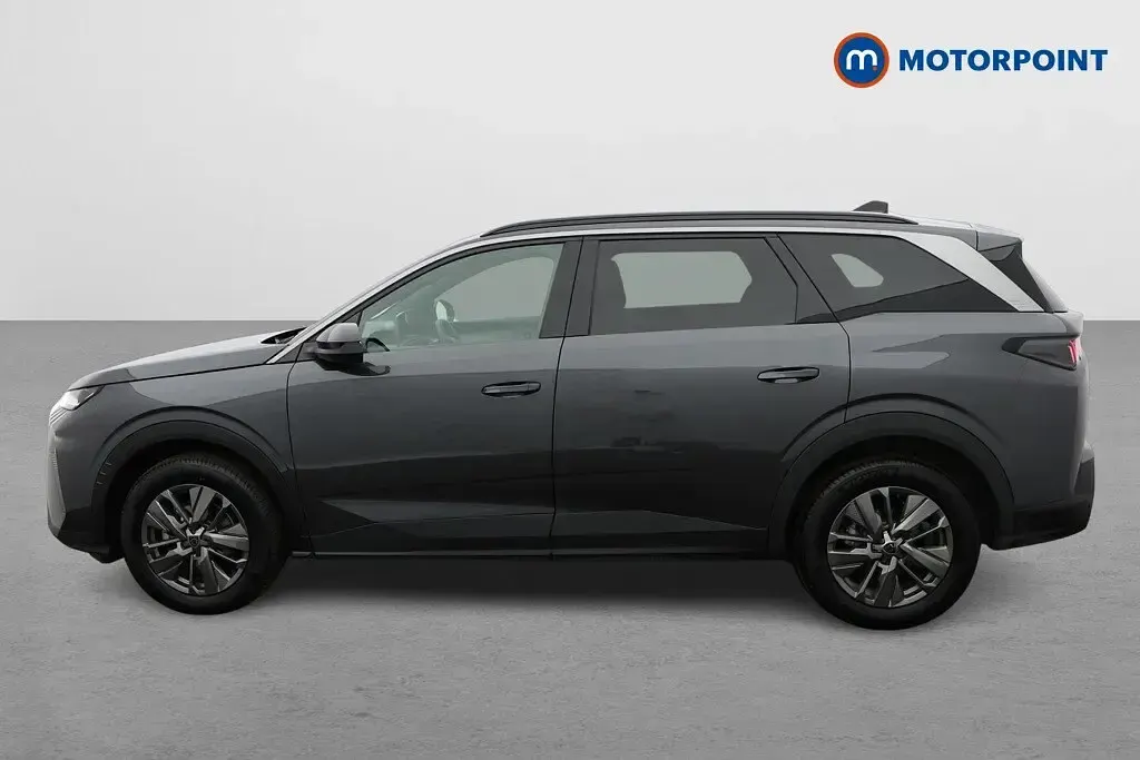 Usado Peugeot 5008 Allure 145 HP (106 kW) 2025 Cinzento SUV