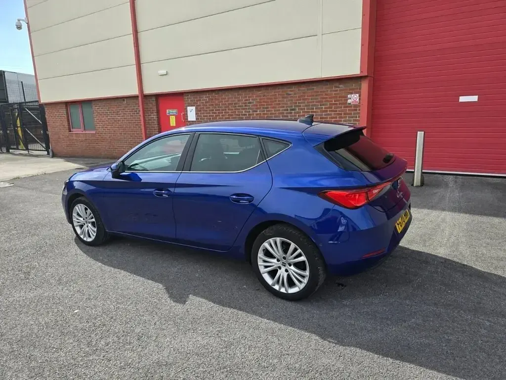 Begagnad Seat Leon SE Dynamic 110 HK (80 kW) 2020 Blå Halvkombi