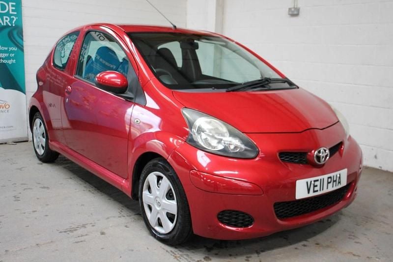 Red Used 2011 Toyota Aygo Hatchback | £2,495 (Fair price) - Image 1/4
