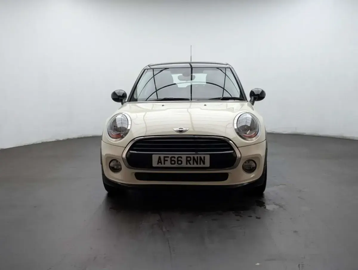 Usado Mini Cooper Hatch 136 CV (100 kW) 2016 Blanco Utilitario