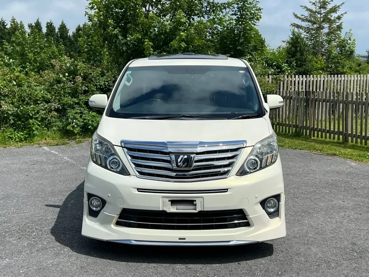 Used Toyota Alphard 280 HP (205 kW) 2013 White gold MPV