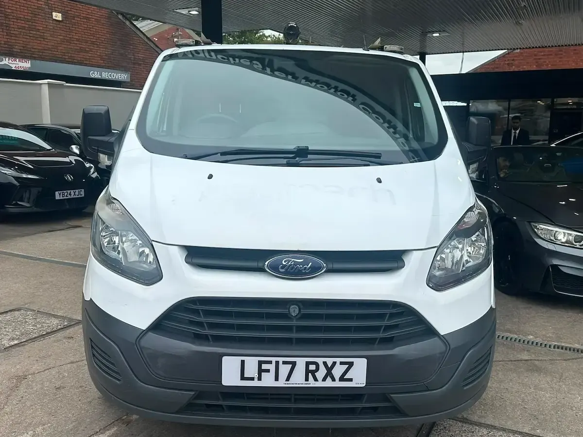 Used Ford Transit Custom 105 HP (77 kW) 2017 White Van