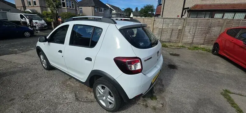 Used Dacia Sandero Stepway Ambiance 90 HP (66 kW) 2014 White Hatchback