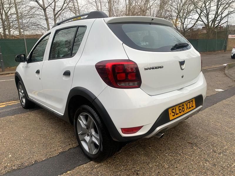 Used Dacia Sandero Essentiel 90 HP (66 kW) 2018 White Hatchback