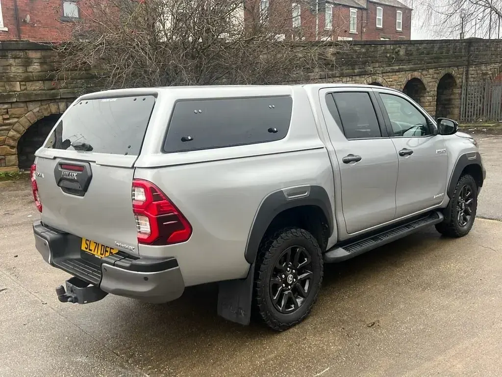 Gebraucht Toyota HiLux 204 PS (150 kW) 2021 Silber Pickup
