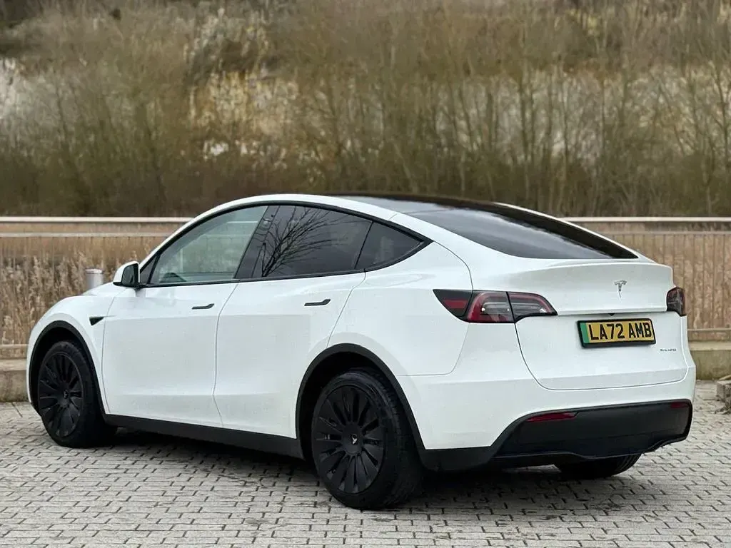 Used Tesla Model Y Long Range AWD 378 kW (514 HP) 2022 White SUV