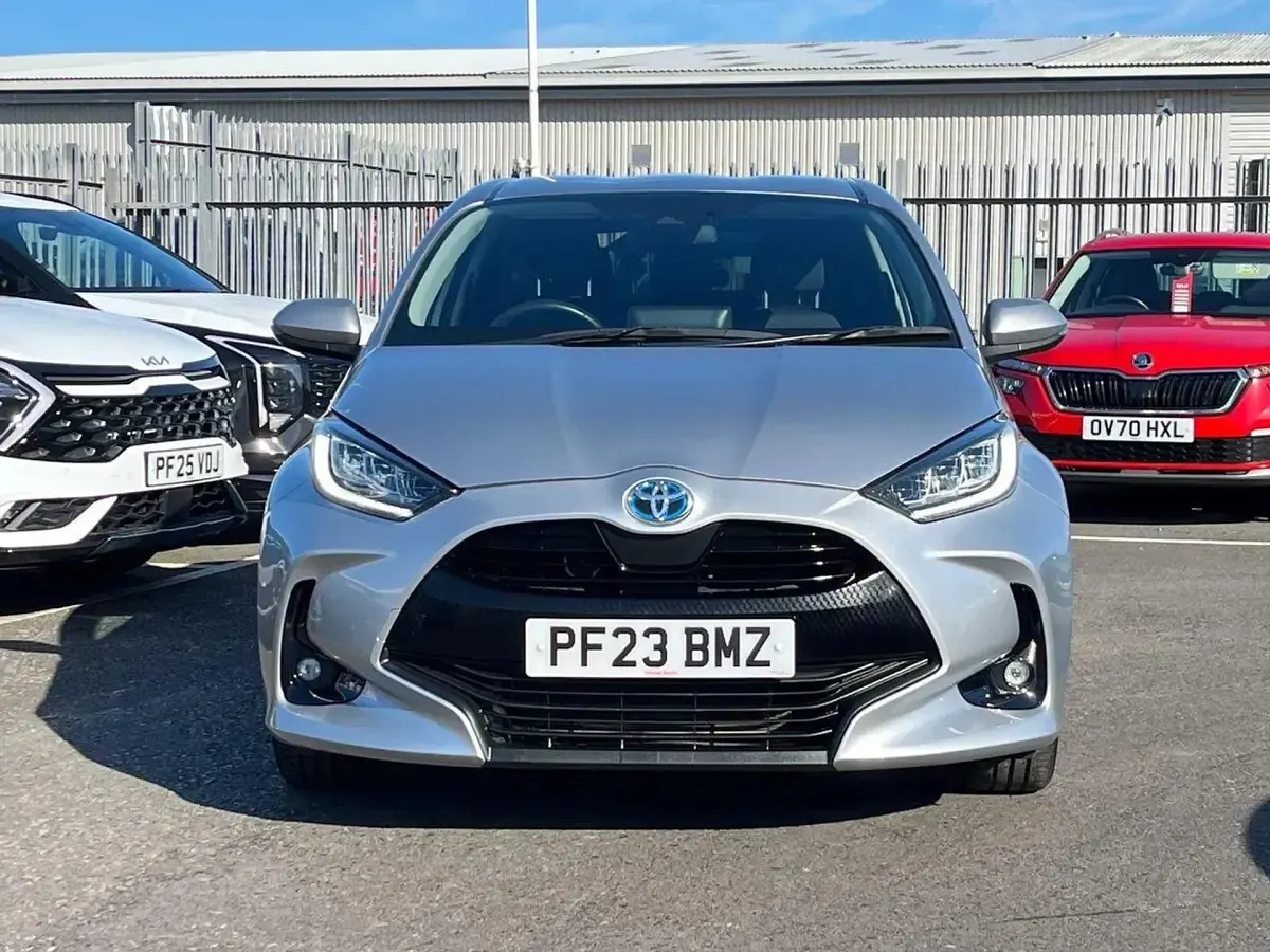 Used Toyota Yaris Design 116 HP (85 kW) 2023 Silver Hatchback