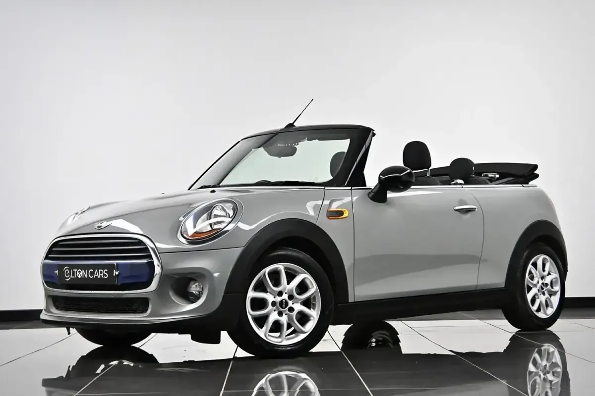 Begagnad Mini Cooper Cabriolet 2017 Grå Cab