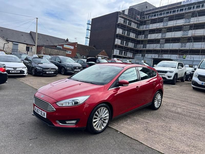 Usado Ford Focus Titanium X 125 CV (91 kW) 2017 Rojo Utilitario