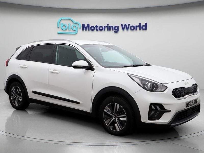 White Used 2022 Kia Niro SUV | £17,550 (Super price) - Image 1/4