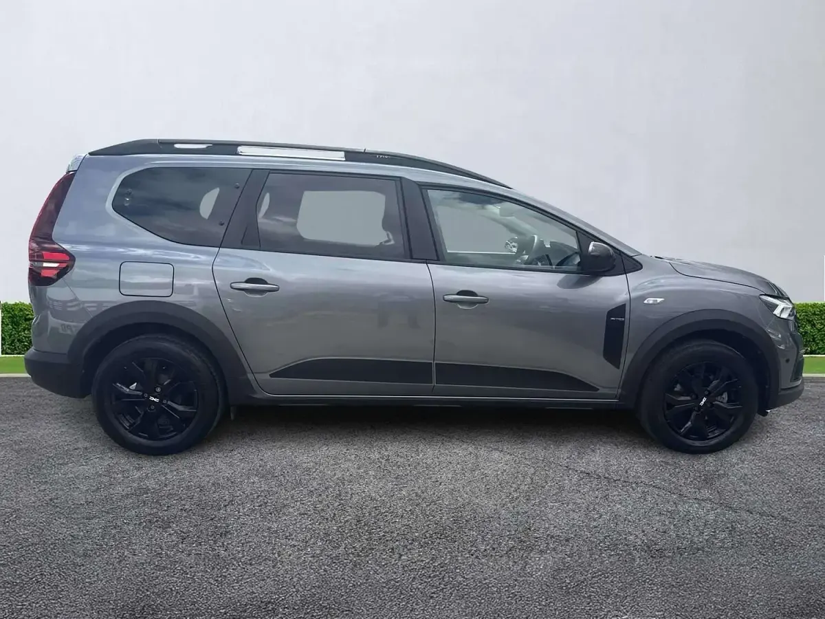 Used Dacia Jogger Extreme 141 HP (103 kW) 2023 Grey MPV