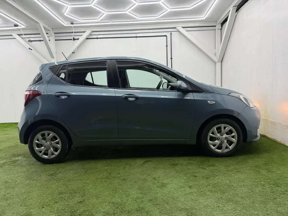 Used Hyundai i10 SE 87 HP (63 kW) 2017 Blue Hatchback