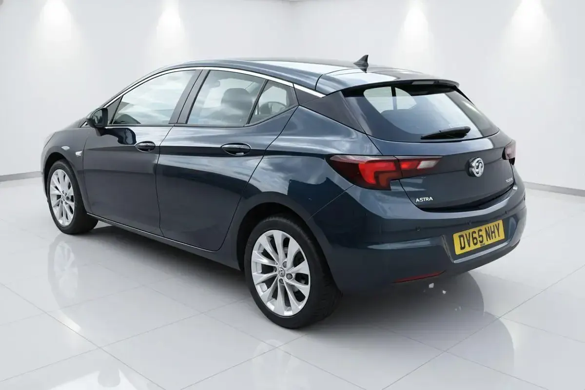 Used Vauxhall Astra S 105 HP (77 kW) 2016 Green Hatchback