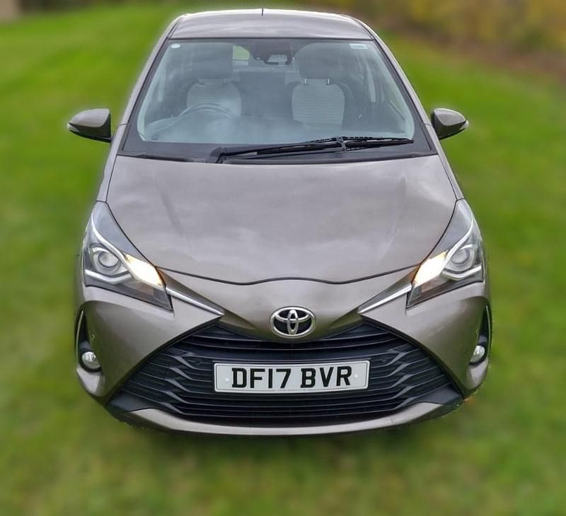 Used Toyota Yaris 111 HP (81 kW) 2017 Bronze Hatchback