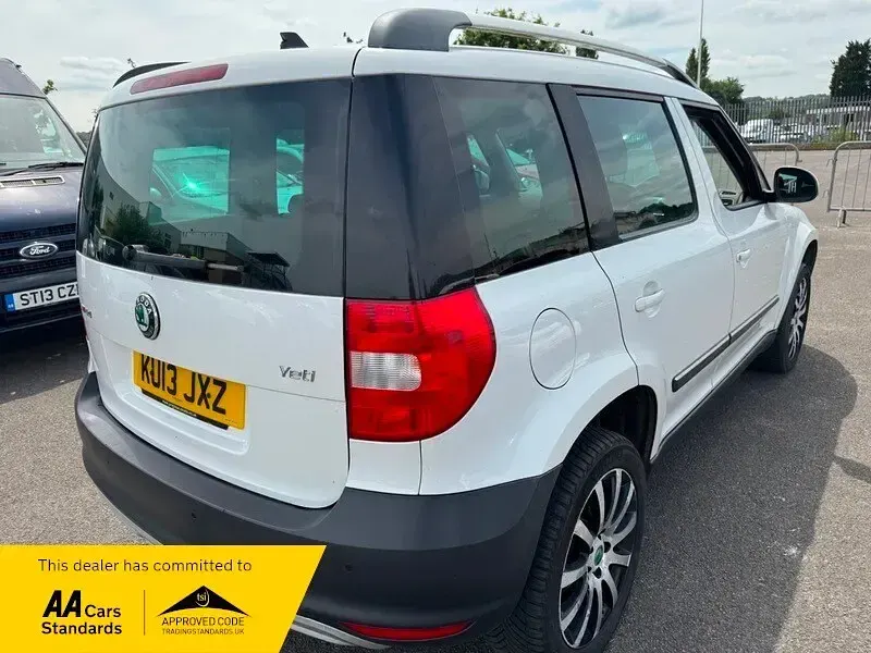 Used Skoda Yeti LAURIN & KLEMENT 170 HP (125 kW) 2013 White SUV