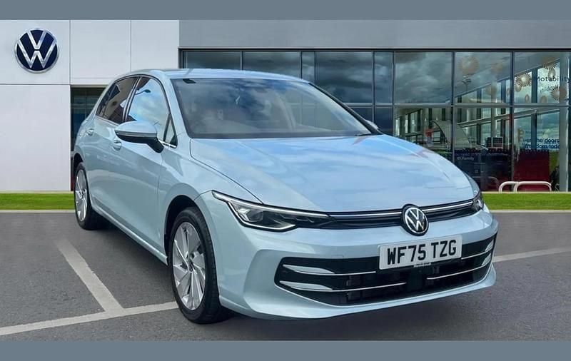 Blue New 2025 VW Golf VIII Style Hatchback | £27,651 (Good price) - Image 1/4