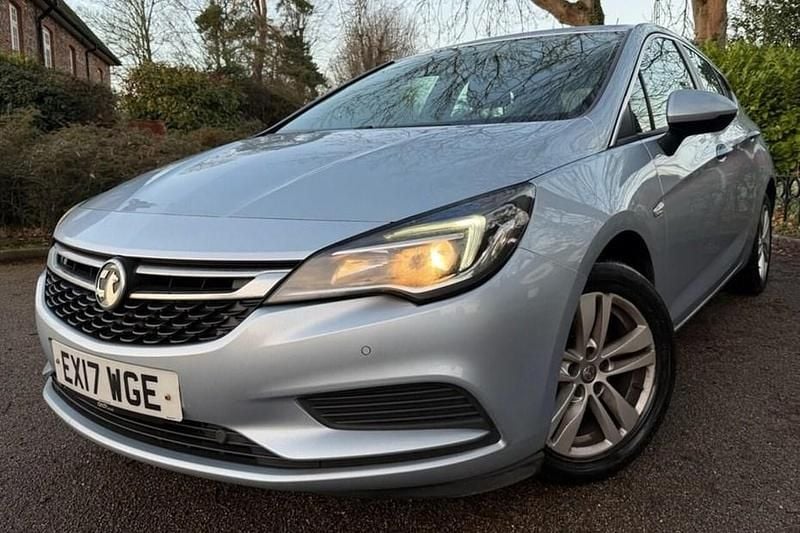 Silver Used 2017 Vauxhall Astra Design Edition Hatchback | £4,963 (Good price) - Image 1/1