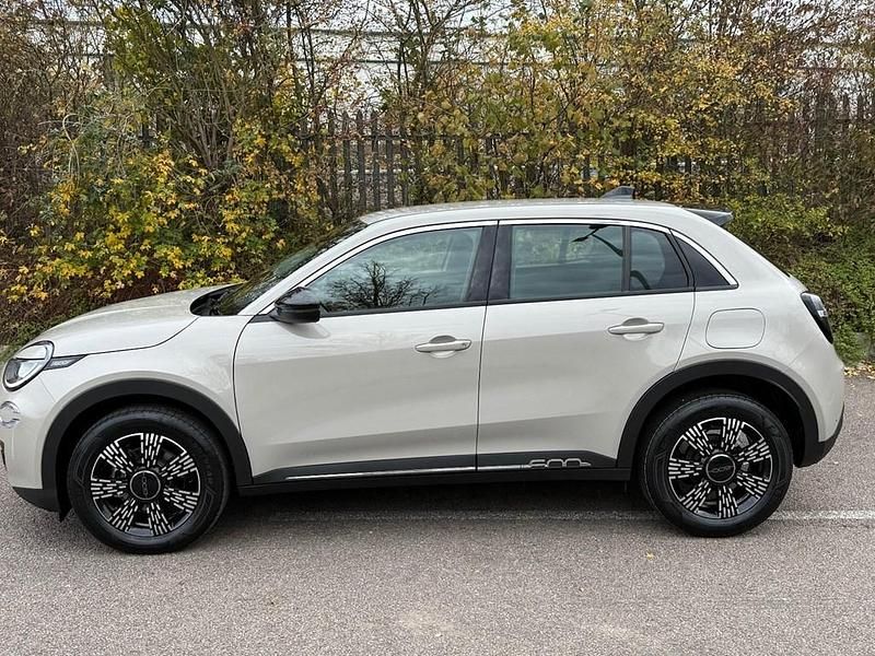 Nowe Fiat 600 136 KM (100 kW) 2025 Beżowy Hatchback