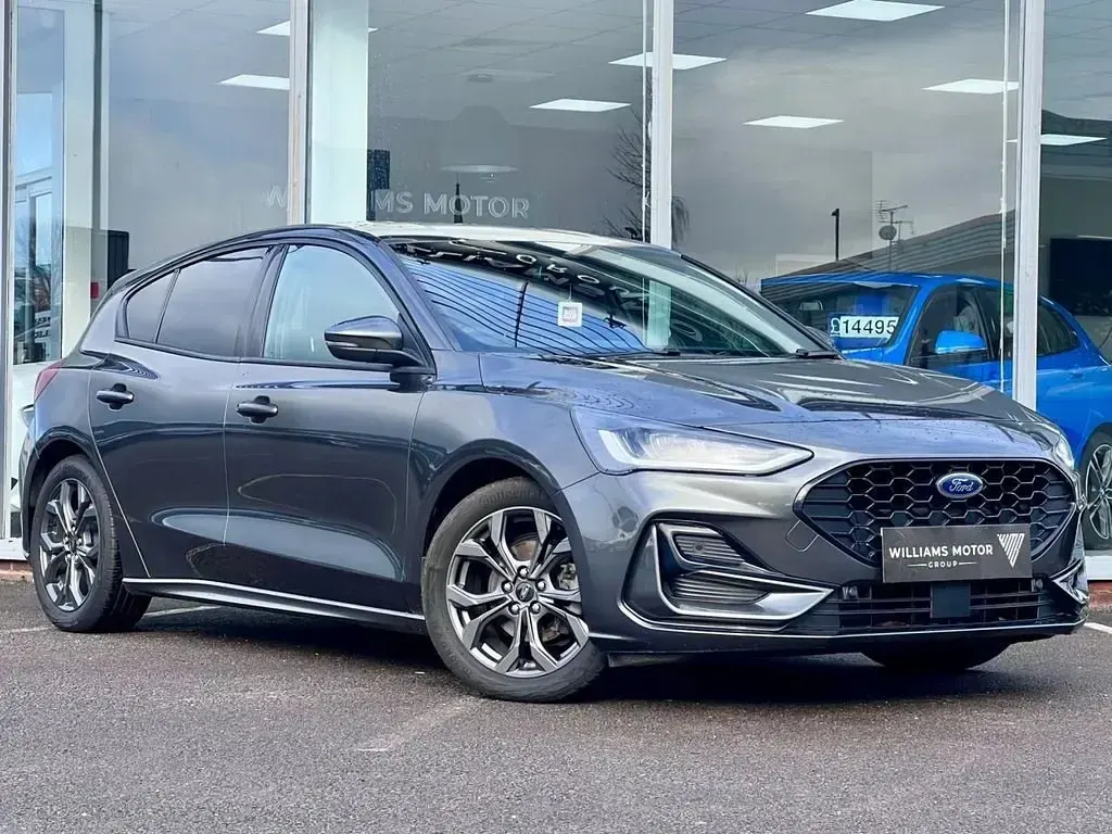 Usado Ford Focus ST-Line 2024 Cinzento Citadino