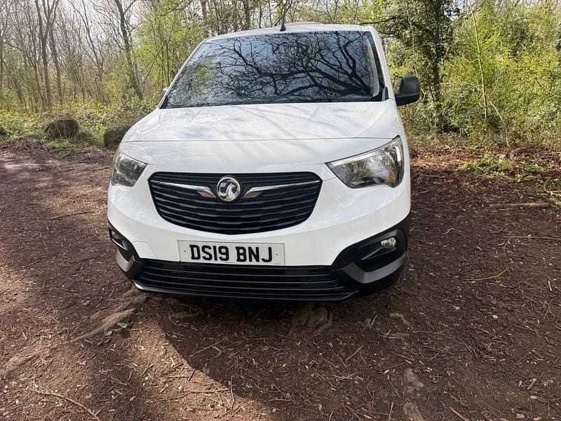 Begagnad Vauxhall Combo Edition 130 HK (95 kW) 2019 Vit Minibuss