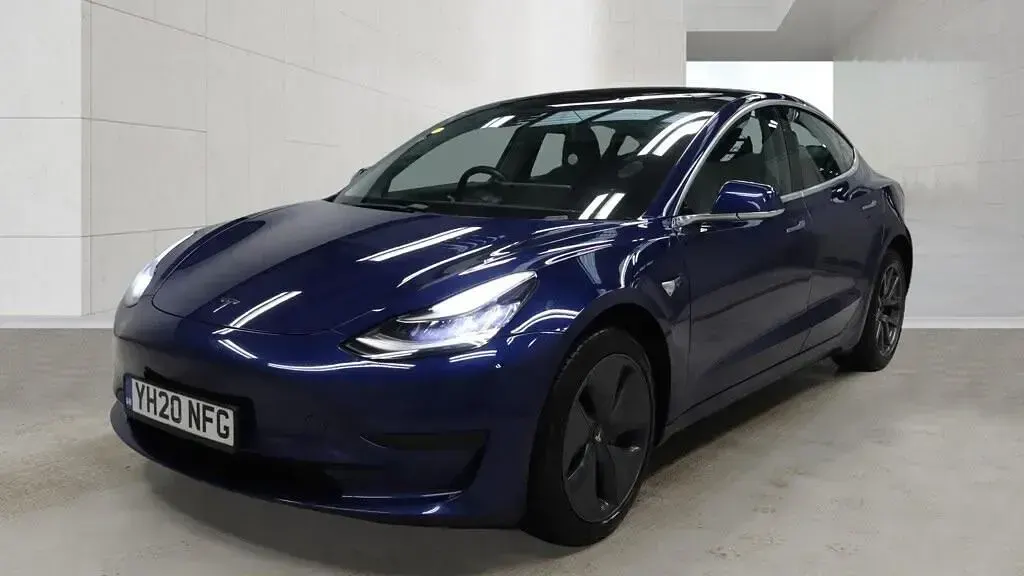 Usado Tesla Model 3 Standard Range 239 kW (325 HP) 2020 Azul Sedan