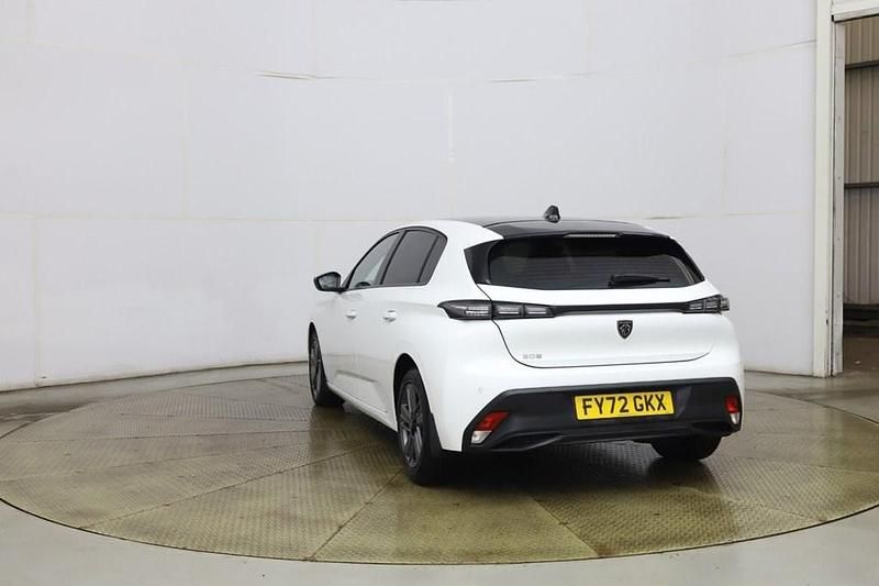 Used Peugeot 308 Active Premium 130 HP (95 kW) 2022 White Hatchback