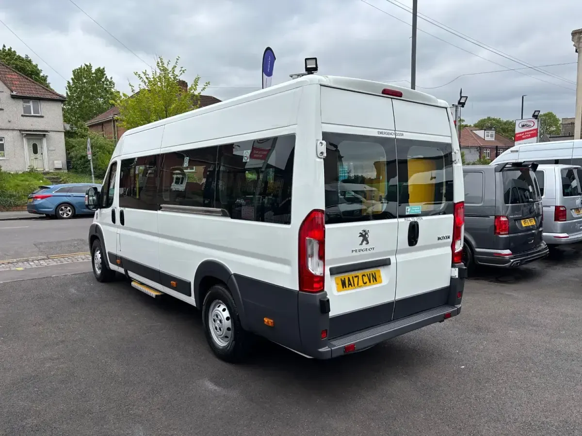 Begagnad Peugeot Boxer 130 HK (95 kW) 2017 Vit Van