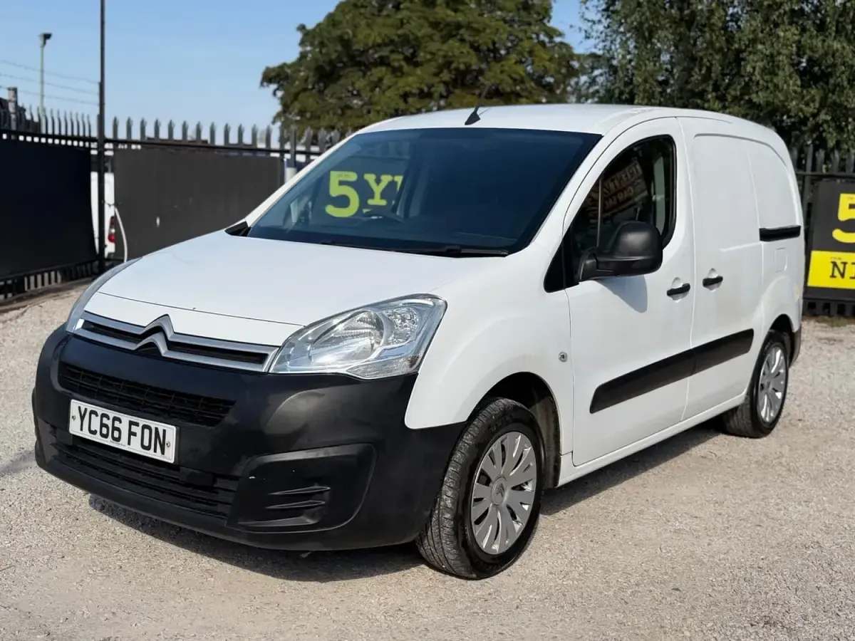 Used Citroën Berlingo 75 HP (55 kW) 2016 White MPV