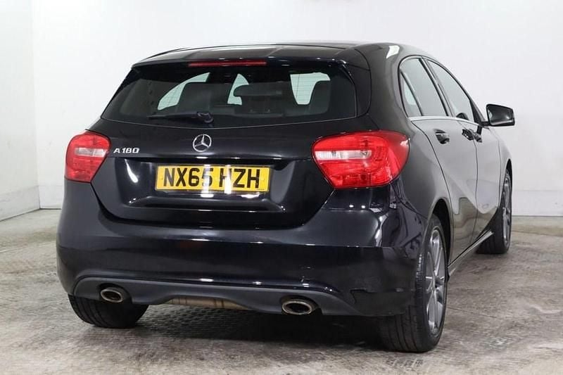 Used Mercedes A180 122 HP (89 kW) 2015 Black Hatchback