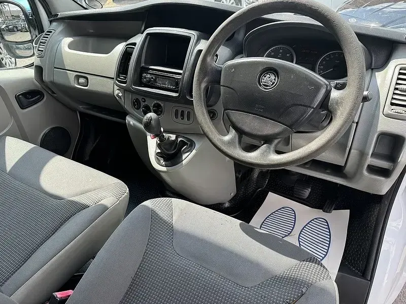 Used Vauxhall Vivaro 90 HP (66 kW) 2011 White MPV