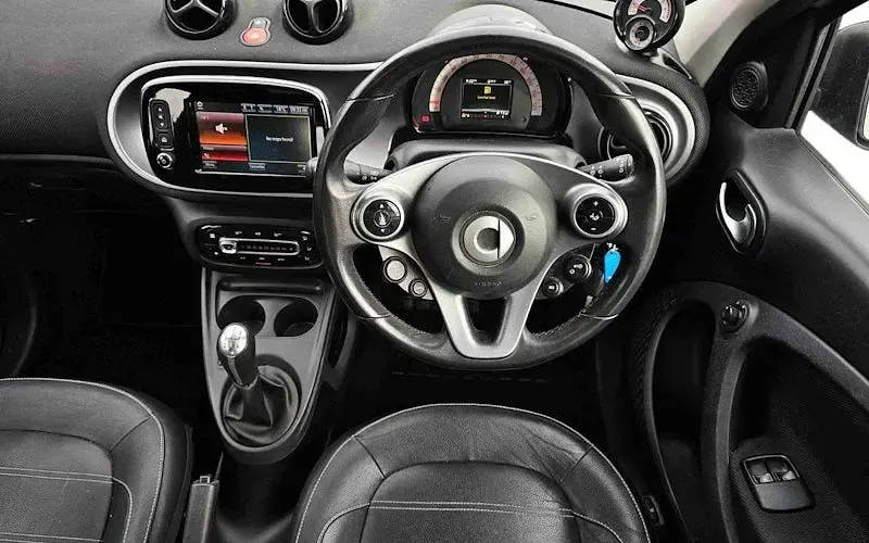 Used Smart ForFour Premium 71 HP (52 kW) 2017 Silver Hatchback
