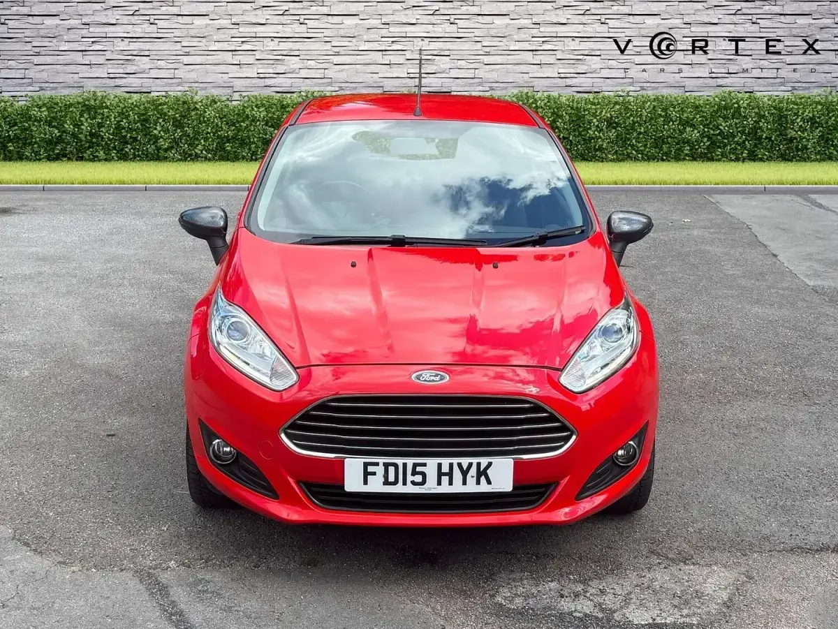 Used Ford Fiesta Zetec 82 HP (60 kW) 2015 Red Hatchback